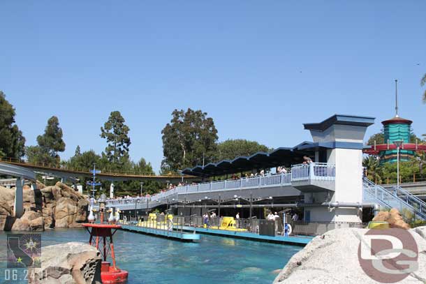 Notice the long monorail line.  One just left, the platform is full, and it stretches down the ramp and around the first turn.  This was partially due to only one monorail running (Blue). 