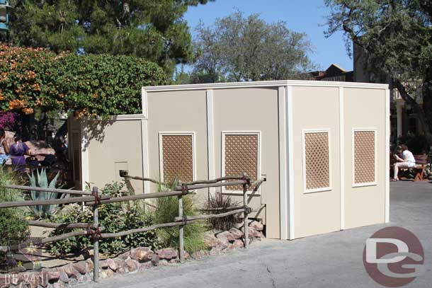 Some more walls around the old ODV location in Frontierland.