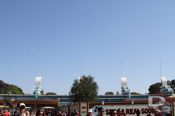 Headed over to DCA for 9:30 when the gates opened.  A tree has been placed just inside the new entrance.