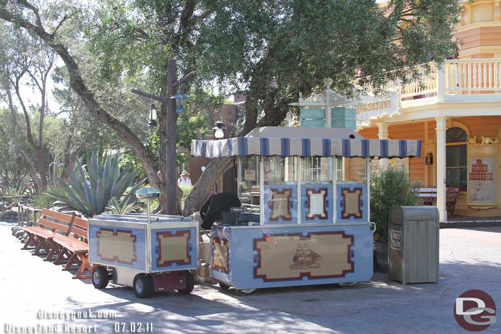 For those of you who though the ODV carts would be gone with the new stand in Frontierland, looks like you were wrong.