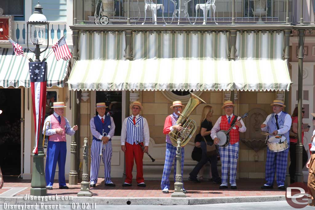 The Straw Hatters out.