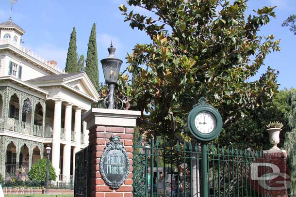 A couple random shots as I hustled through the empty Haunted Mansion queue.