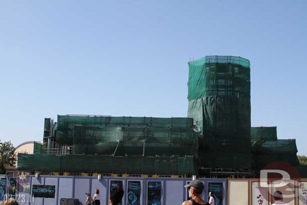 Hard to see what is going on with the Carthay, but it appears more of the framing for the exterior was going up behind the tarps.