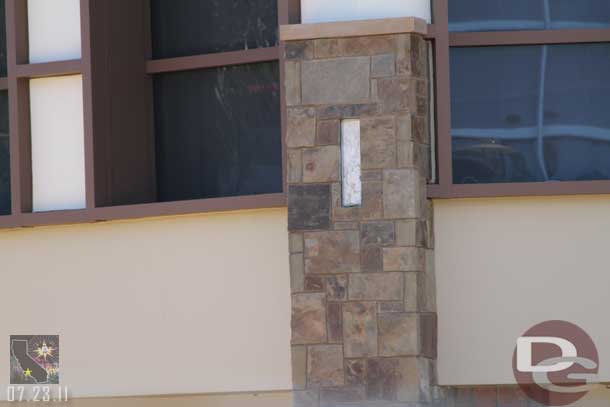 A closer look at the columns on the restaurant building.