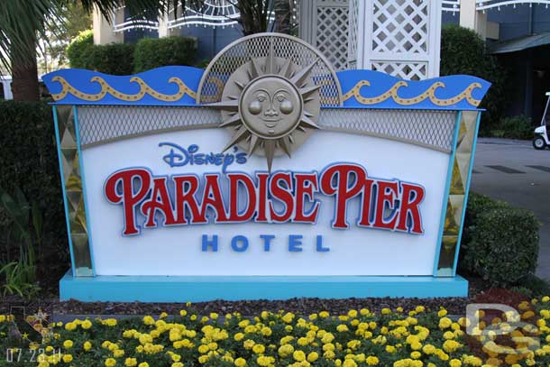 Strolled by the Paradise Pier Hotel (I was walking down the street to see if I could get a shot of the Screamin work from there but nothing was visible)