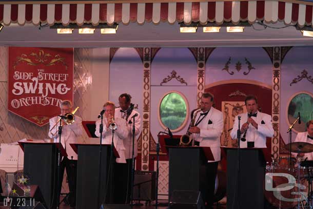 The Side Street Swing Orchestra was playing this evening at Plaza Gardens