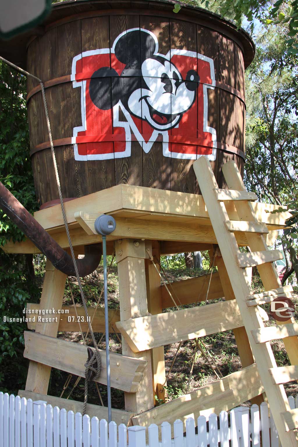 While waiting at the Toontown Depot I was curious why they did not run the electrical for the station bell some other way.  The straight piece of conduit really does not go with the look of the water tower.  I am sure it has been like this since they put the bells in a couple years ago but I never really looked at it/noticed it.