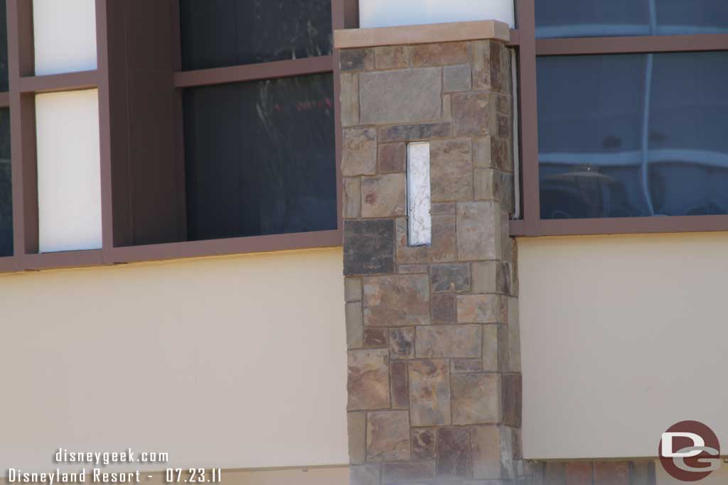 A closer look at the columns on the restaurant building.