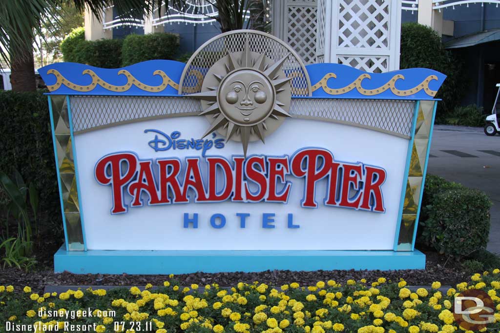 Strolled by the Paradise Pier Hotel (I was walking down the street to see if I could get a shot of the Screamin work from there but nothing was visible)