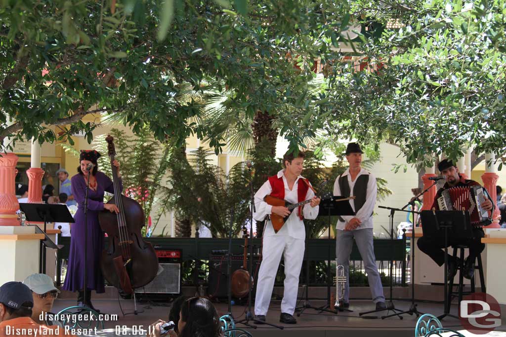 Strolled through Paradise Gardens, and stopped for a couple songs.