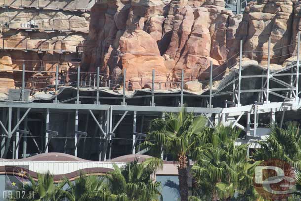 A closer look at the toothpicks above/along the parade building. 