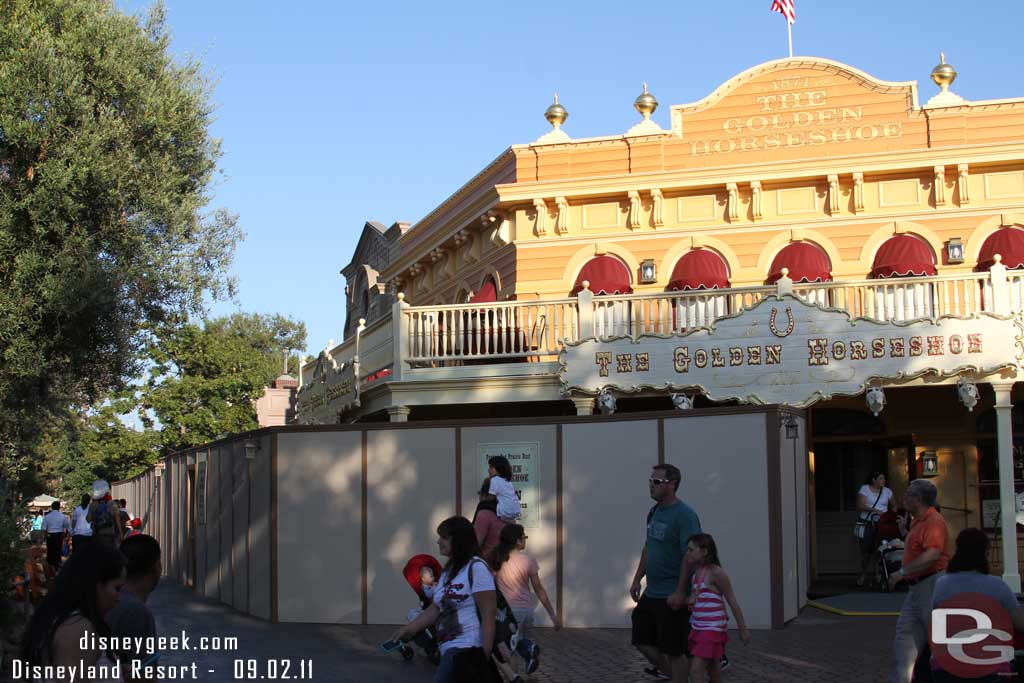 Walls extend down the left side walkway (the wood boardwalk) from the Golden Horseshoe through Frontierland.