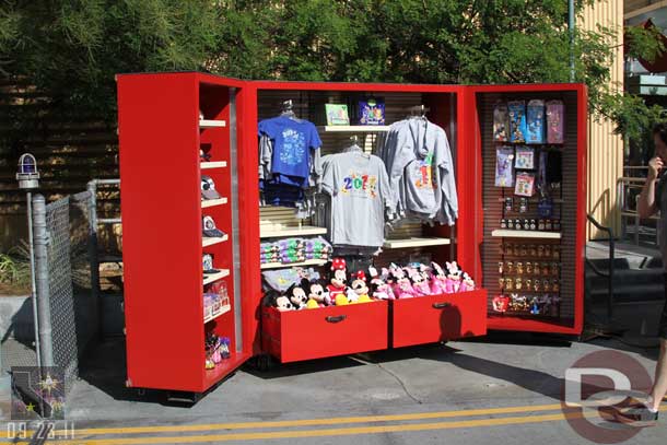 A new merchandise cart/display replaced the small cart at the end of the walkway as you head into Condor Flats.