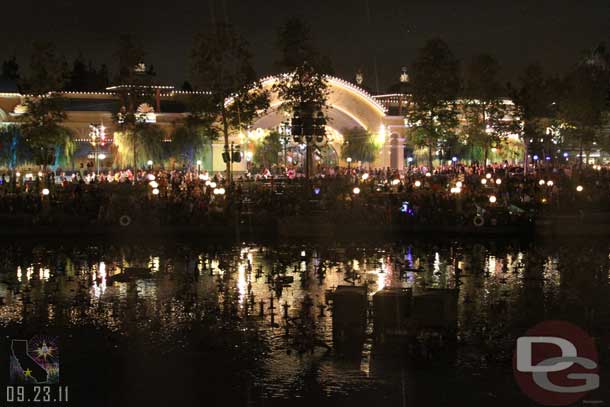 The crowd waiting for World of Color