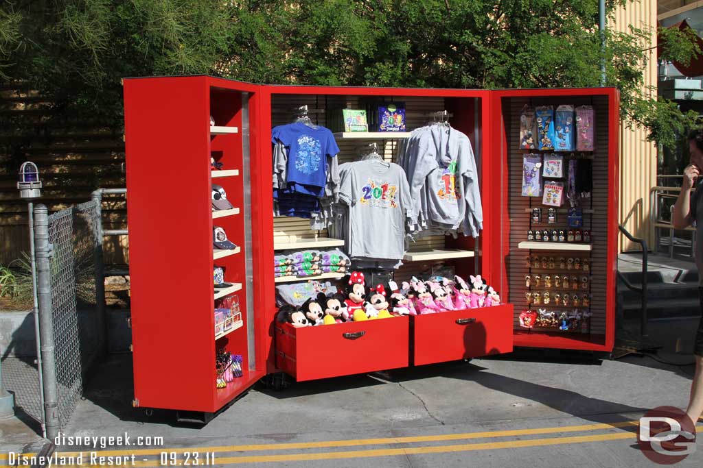 A new merchandise cart/display replaced the small cart at the end of the walkway as you head into Condor Flats.