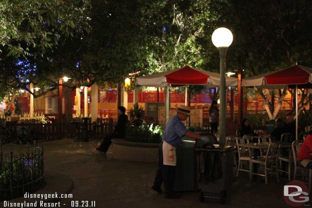 Not the best shot.. but the gift cart that was in this area between the Corn Dog Castle and Goofys was gone.