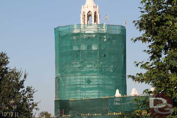 From this angle you can see the tower of the Carthay is moving along behind the wrap.