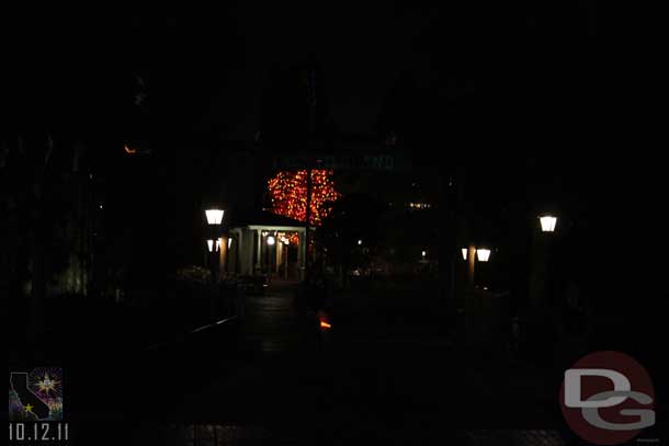 Thought the Halloween Tree in an empty Frontierland was interesting...  I wanted to double back and take some shots into the empty lands, but ran out of time.