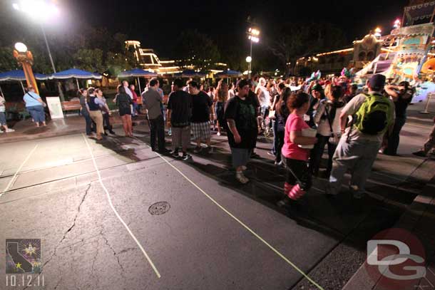 There were queues set up using tape so you could get your picture in front of the float with the cast.