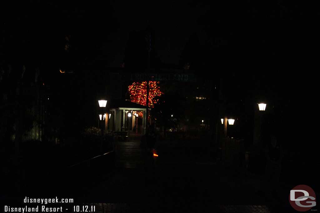 Thought the Halloween Tree in an empty Frontierland was interesting...  I wanted to double back and take some shots into the empty lands, but ran out of time.