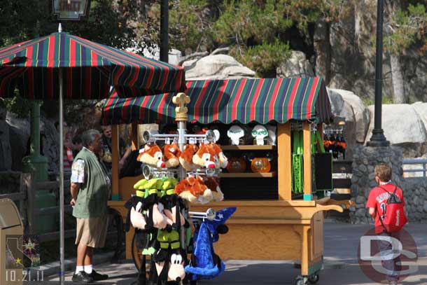 A random gift cart along the trail.