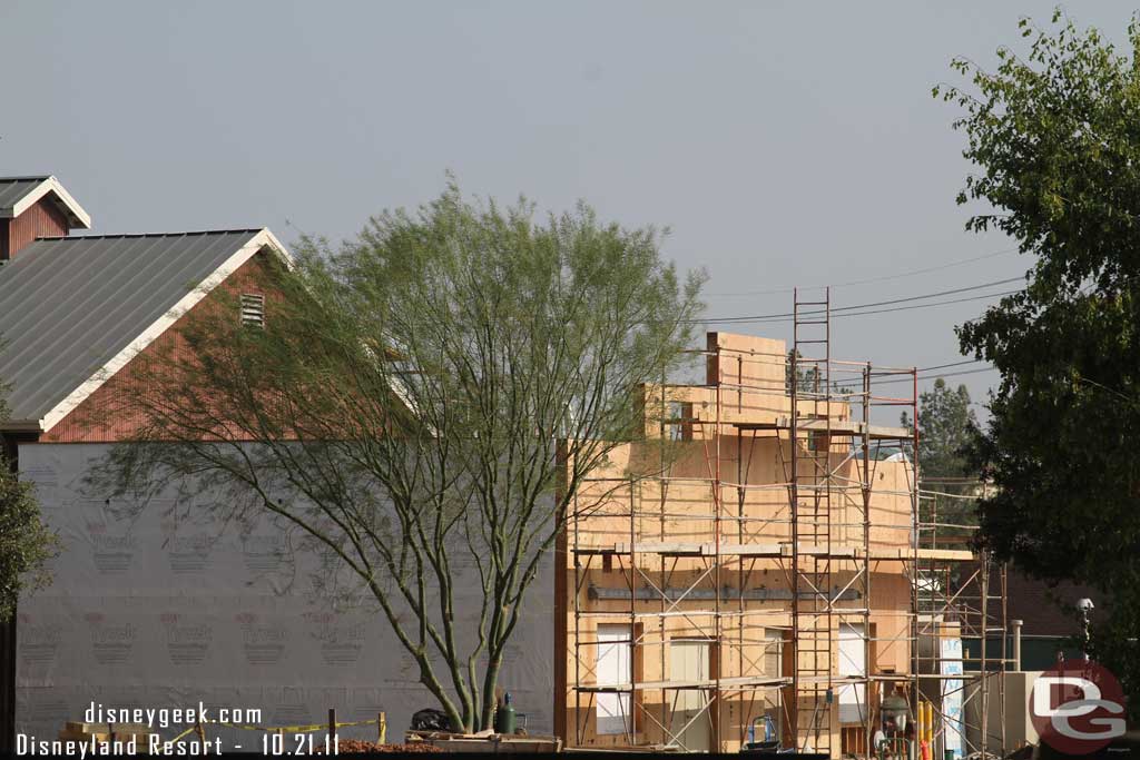 The facade on the side of the building is taking shape.