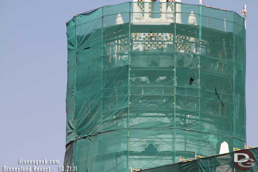 The Carthay is moving along behind the tarps.