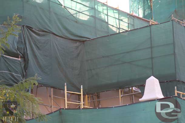 Under the tarps looks like the outter coat of the Carthay is on.