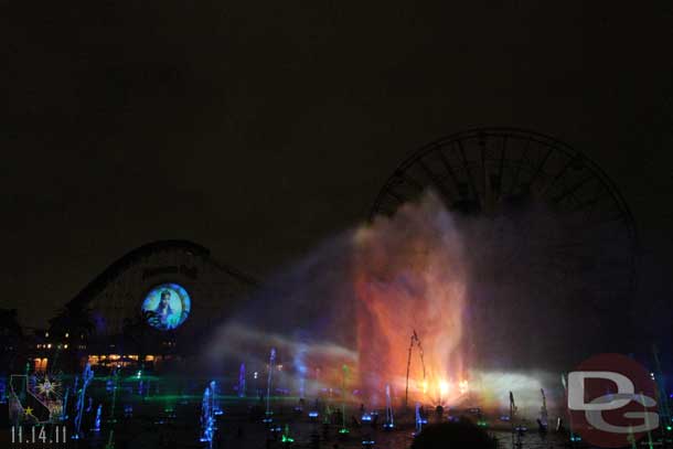 I stayed dry until the Pirates segment.. then got quite moist! (Not sure if the wind shifted, a weird fountain or something got away... all I know is a lot of water came in from my left all of a sudden so I got no pictures of the flames that I had wanted).