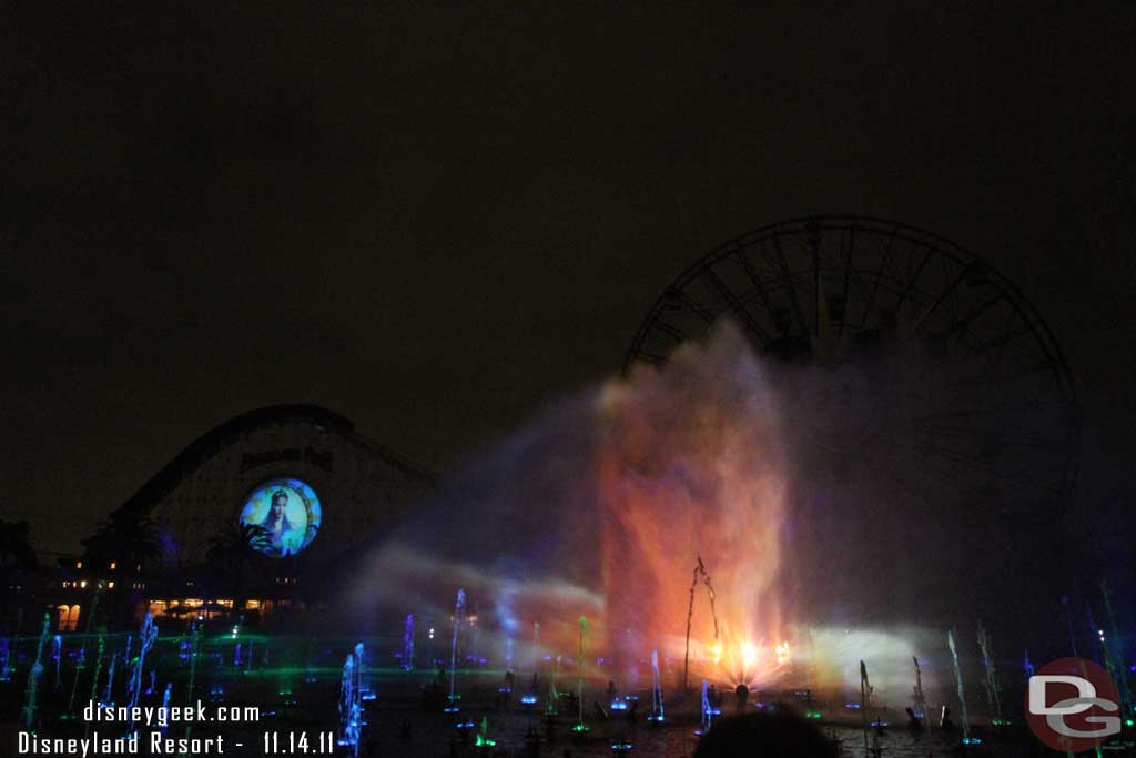 I stayed dry until the Pirates segment.. then got quite moist! (Not sure if the wind shifted, a weird fountain or something got away... all I know is a lot of water came in from my left all of a sudden so I got no pictures of the flames that I had wanted).