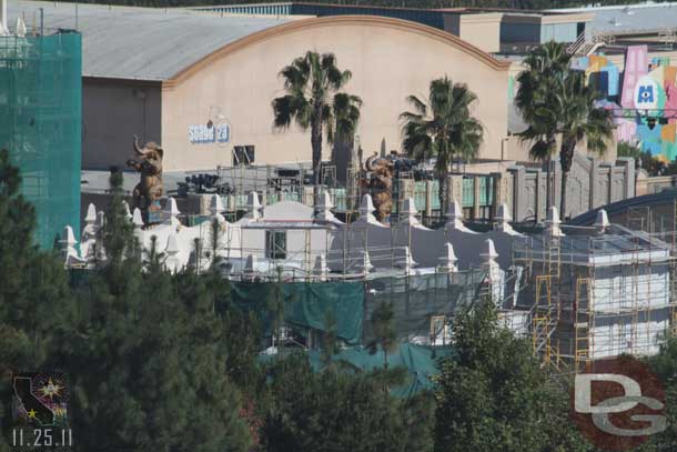 The Carthay looks to be wraping up the painting.