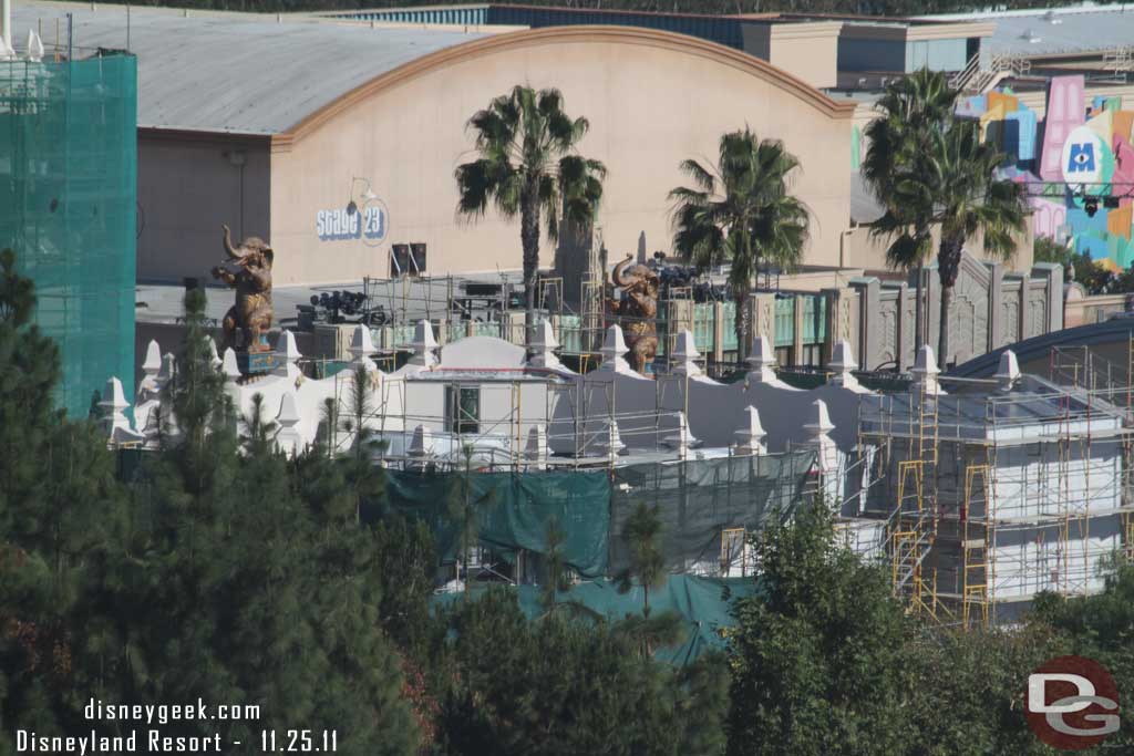 The Carthay looks to be wraping up the painting.