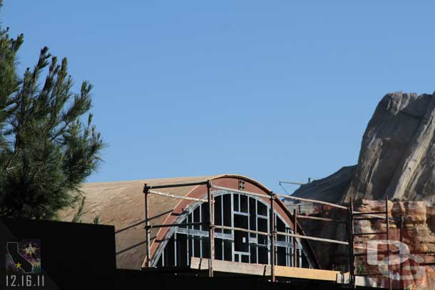 Sarges has received the first layer of its roof.