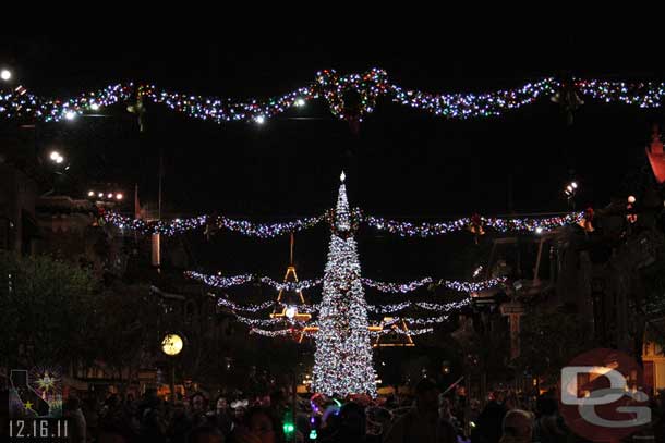 During the wintertime enchantment/snow event the lights all turn white.