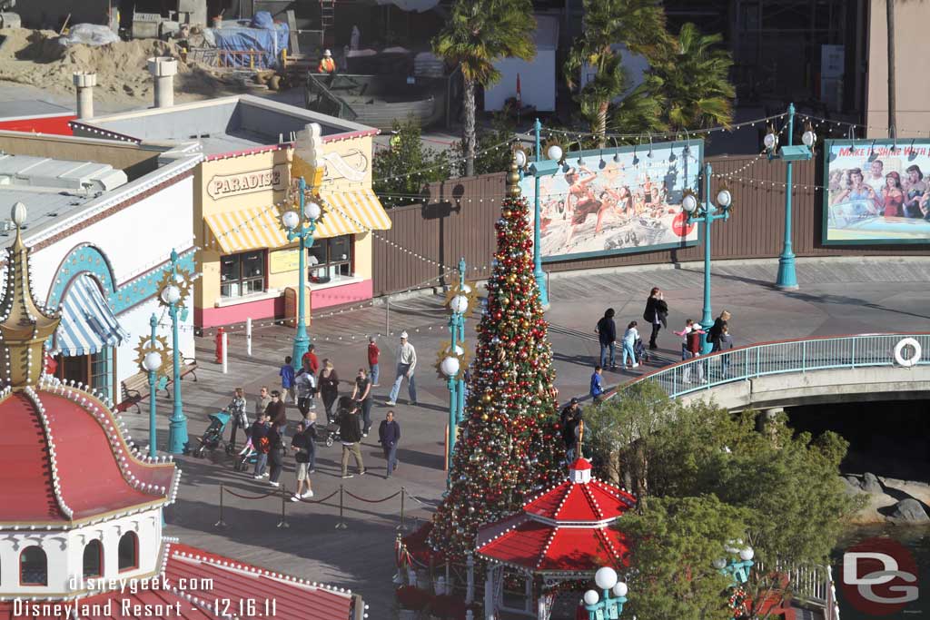 Here you can see how they were keeping the Christmas tree area clear still.  So no Santa pictures till the winds die down.