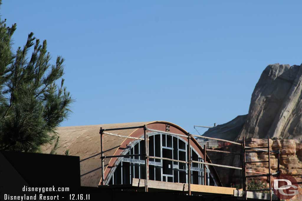 Sarges has received the first layer of its roof.