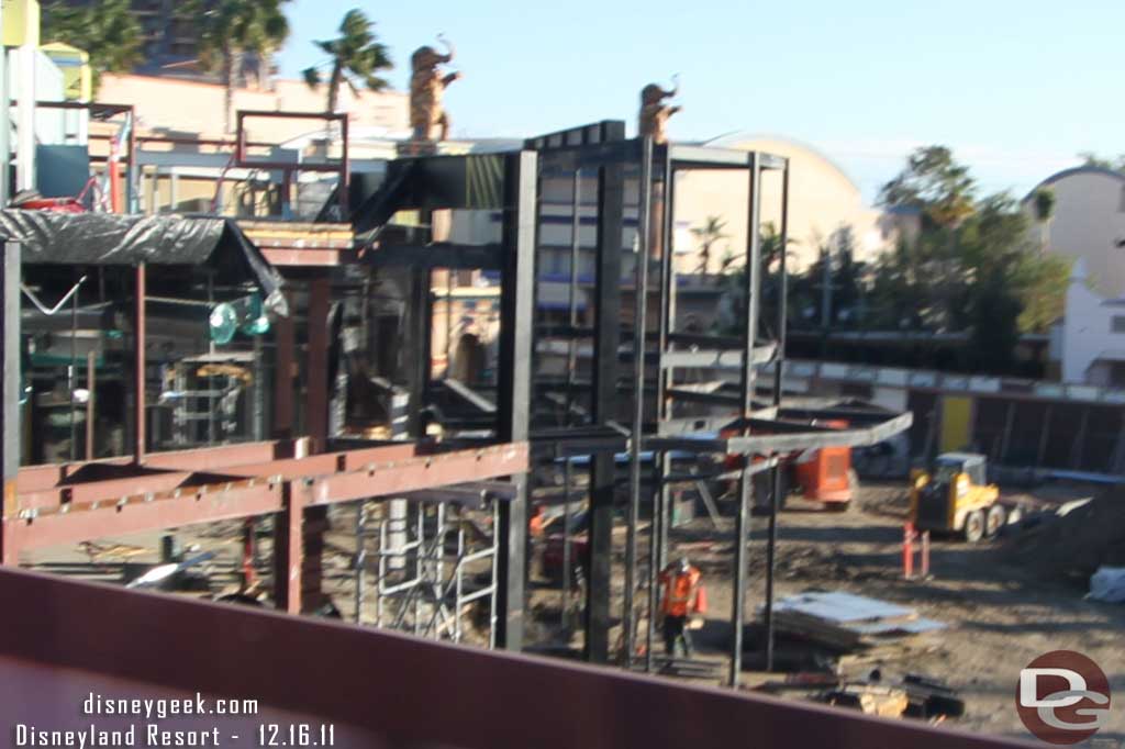 Wow out of focus... but you can see how the store facade has been extended with the new steel (the black steel)