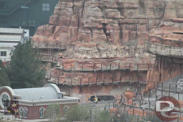 Guess there is no ride testing going on this morning.. a worker on the track working on the rock work.  Also noticed only a few more stories of scaffolding to remove on the far wall.