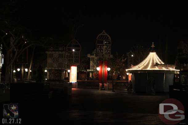 Walked through the Lunar New Year area, the events concluded at 5pm so the area was a ghost town now with Small World closed and Toontown closed for the evening too.