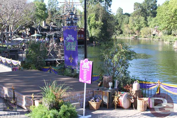 There was a small stage set up along the rivers edge for the shows, same as last year.