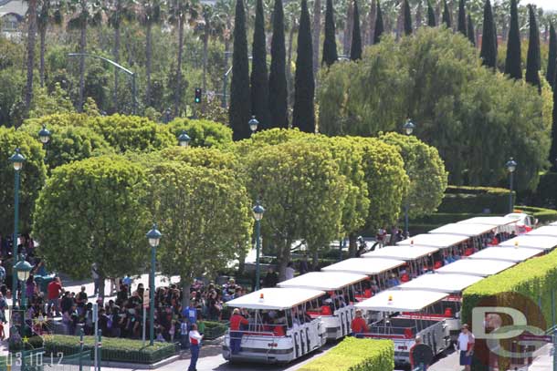 There looked to be a lot of people at the tram stop so I decided to walk.  Also interesting to note it seemed most guests were crammed into the first two waiting areas.. toward the front of the tram looked empty.