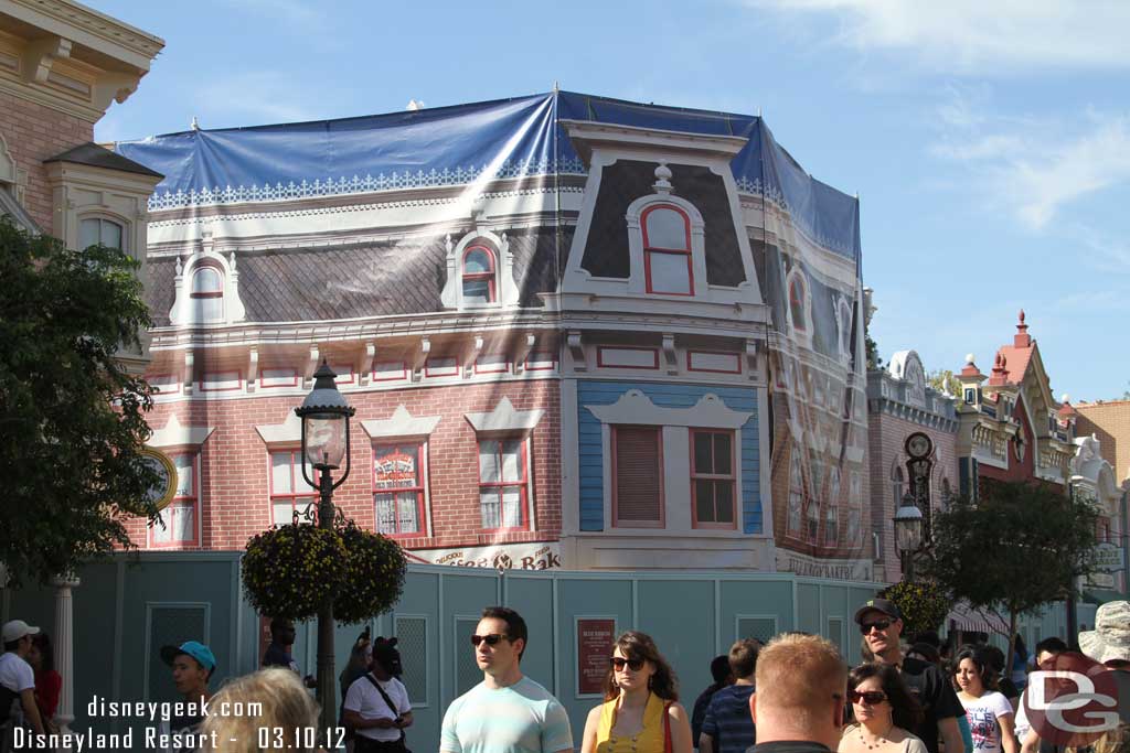 The painted mesh/tarp was up today, so we could not see the progress on the facade.