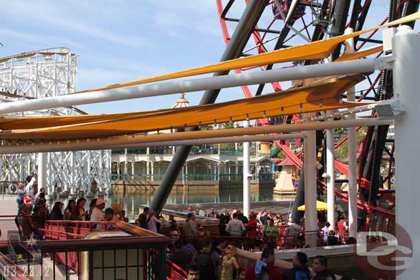 The line for the Fun Wheel was way beyond my patience, the non swinging line stretched almost all the way to the top of the exit ramp.