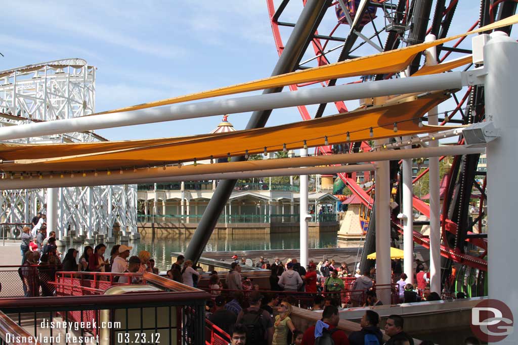 The line for the Fun Wheel was way beyond my patience, the non swinging line stretched almost all the way to the top of the exit ramp.