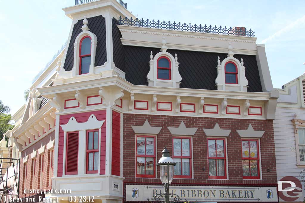 Guess the Blue Ribbon Bakery signage is staying?  Or just a placeholder?