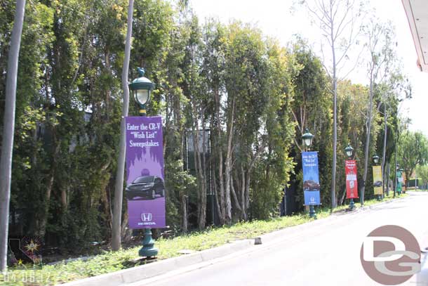 Someone asked about the spacing of the banners on the tram route, here is a longer shot.