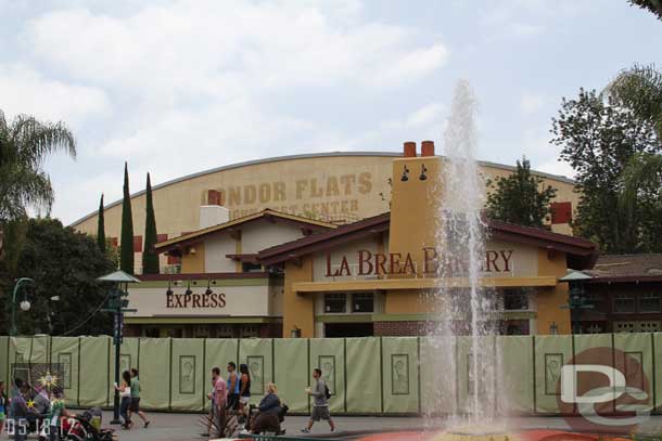 The scaffolding is down around the La Brea Bakery.