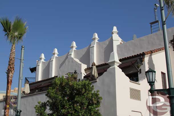 The terrace of the Carthay has umbrellas now.