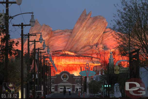 No neon on when I first arrived to check out Cars Land.