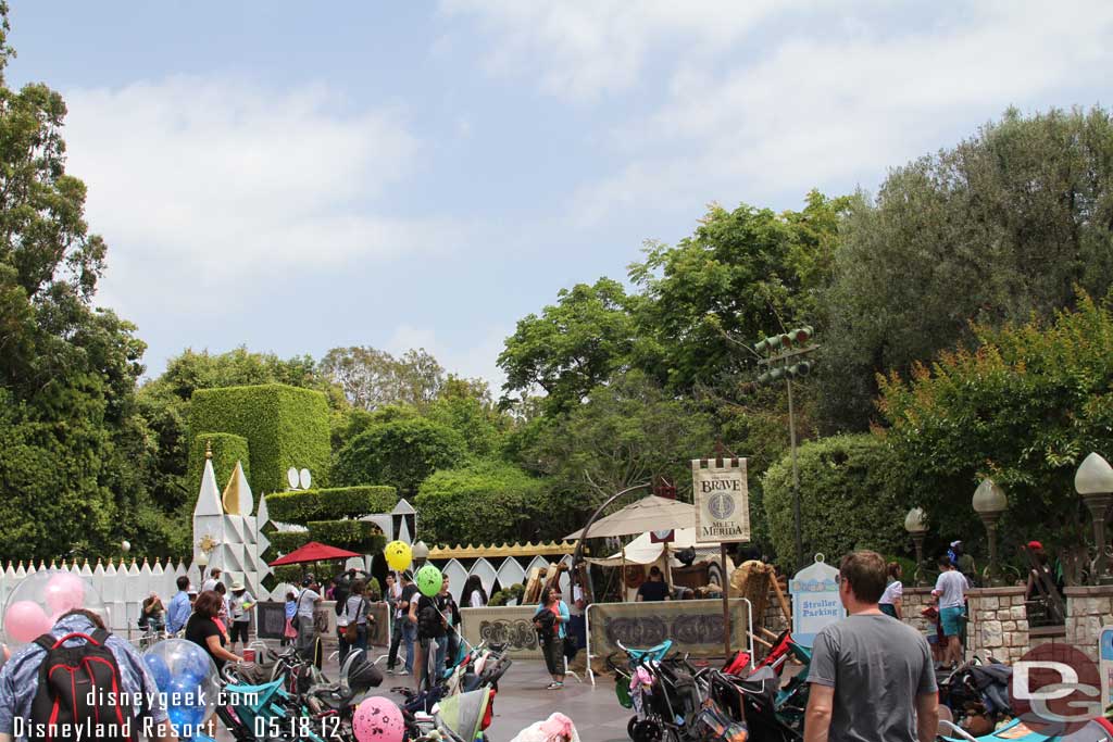 A wider shot so you can see the area.. it is directly across from Small World.  You have to navigate through a maze of strollers depending on your approach. 